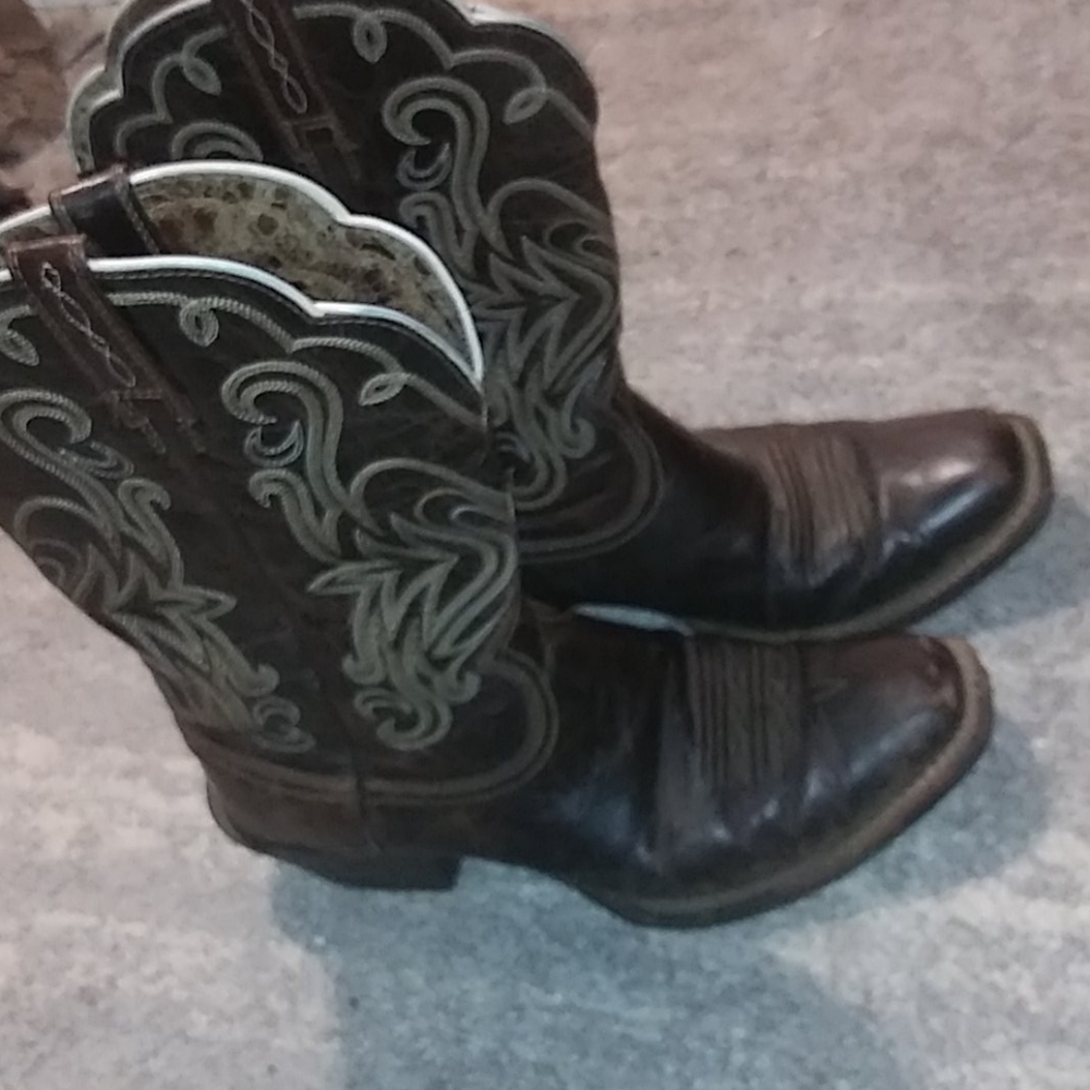 Used ariat cowboy boots